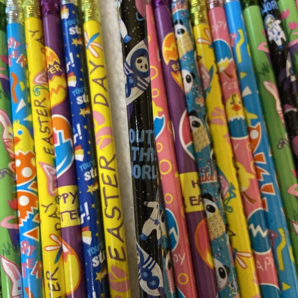 Novelty Pencils Various‎ Mixed Lot of 19 Halloween Holiday Skeletons Bunnies